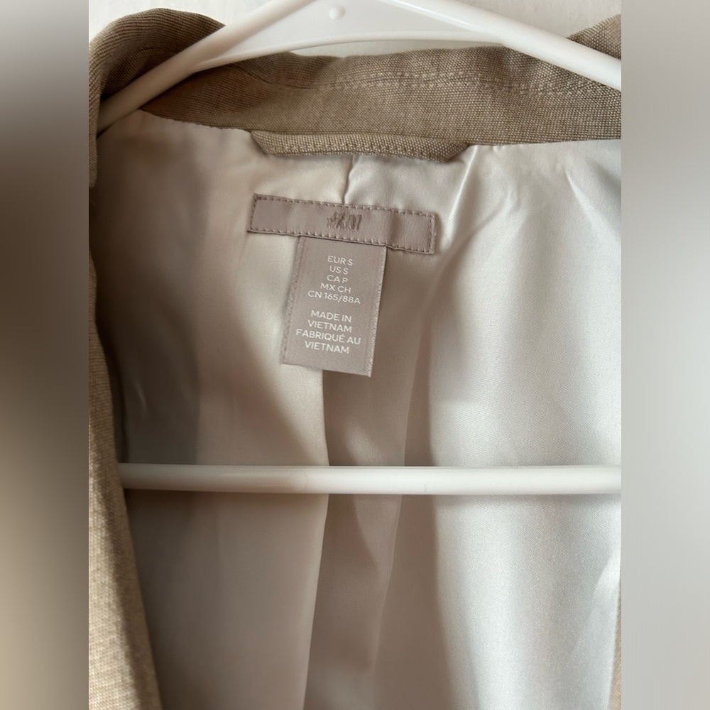 H&M Tan Blazer - Picture 2 of 3